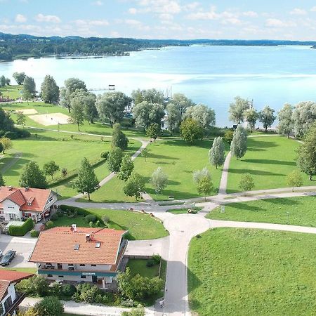 Ferienwohnungen Haus Am See Бернау ам Кимзе Екстериор снимка