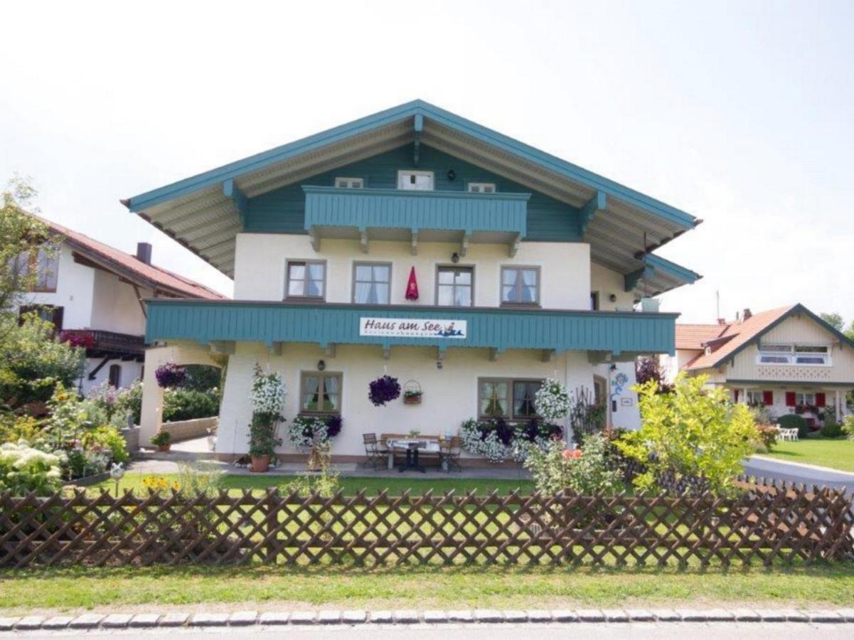 Ferienwohnungen Haus Am See Бернау ам Кимзе Екстериор снимка