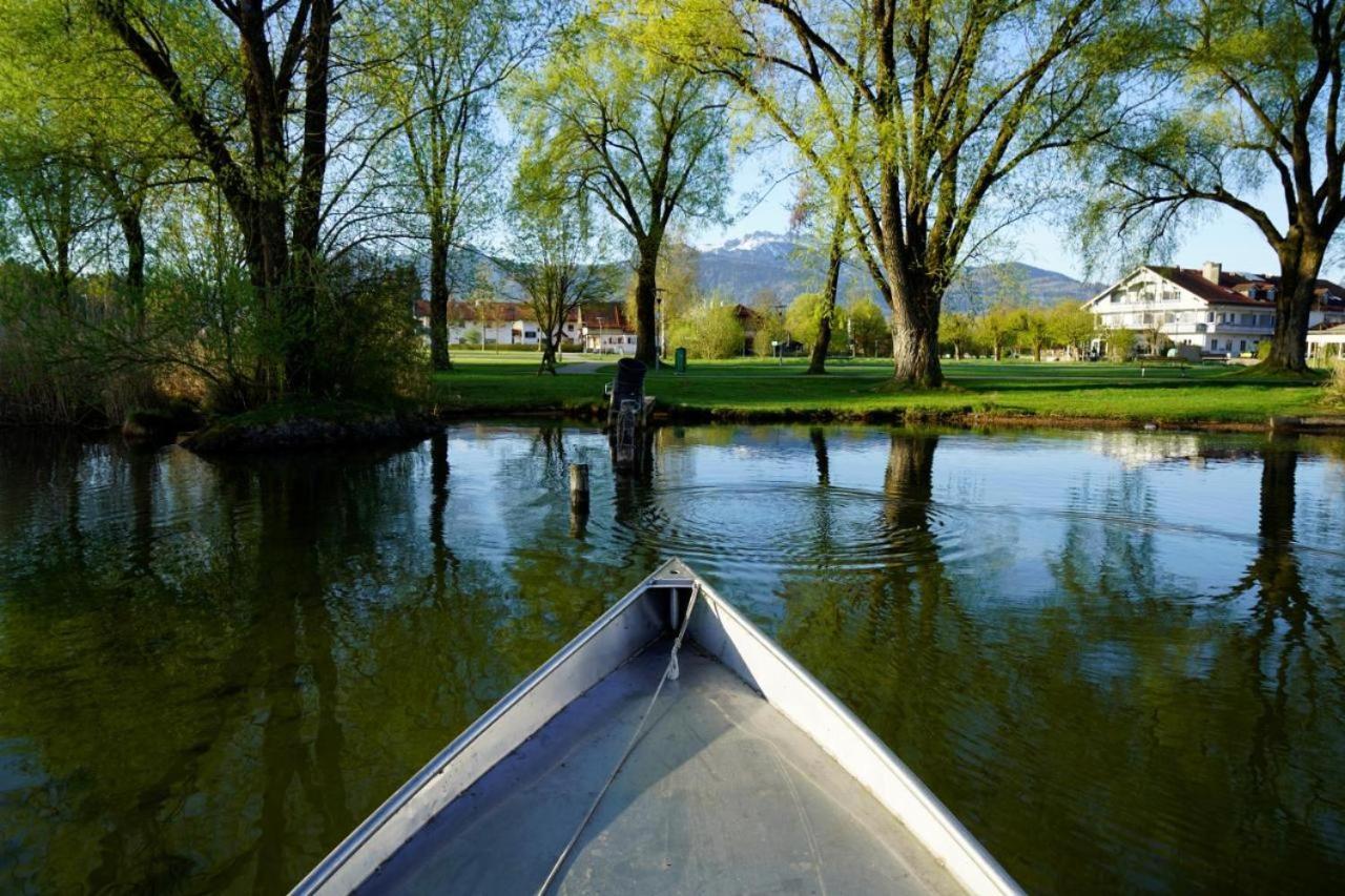 Ferienwohnungen Haus Am See Бернау ам Кимзе Екстериор снимка