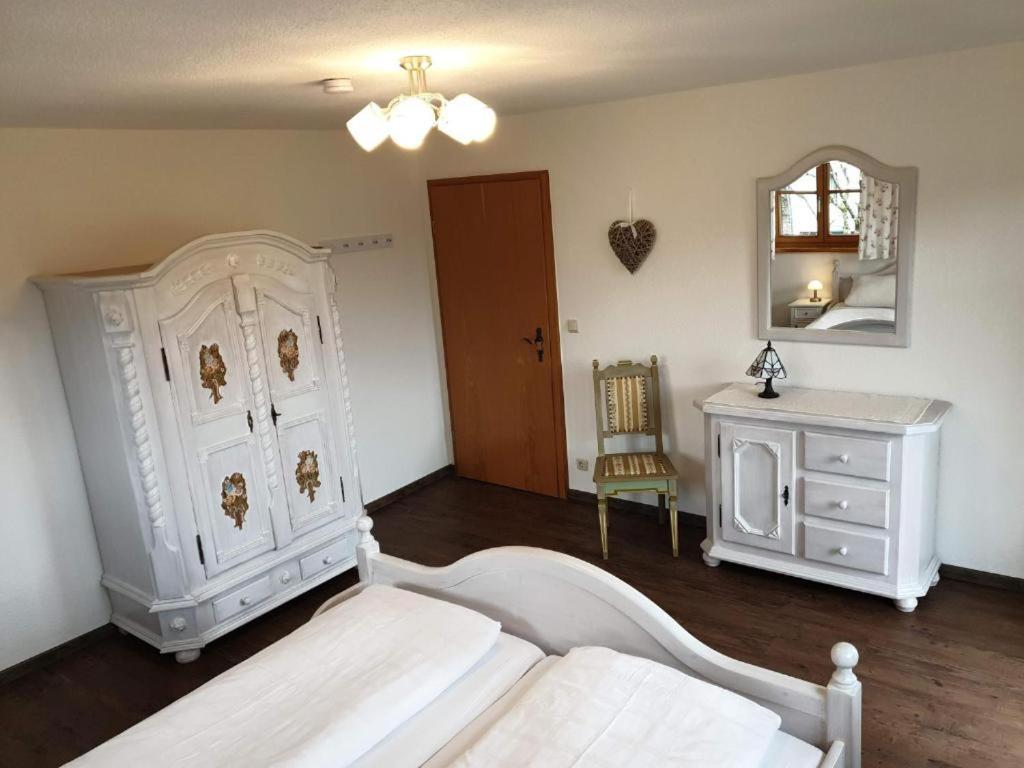 Ferienwohnungen Haus Am See Бернау ам Кимзе Екстериор снимка