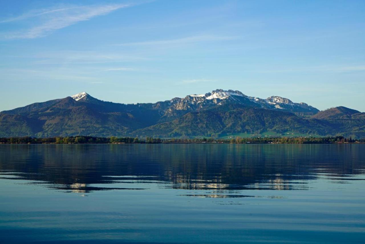 Ferienwohnungen Haus Am See Бернау ам Кимзе Екстериор снимка