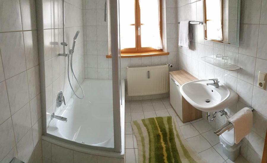 Ferienwohnungen Haus Am See Бернау ам Кимзе Екстериор снимка