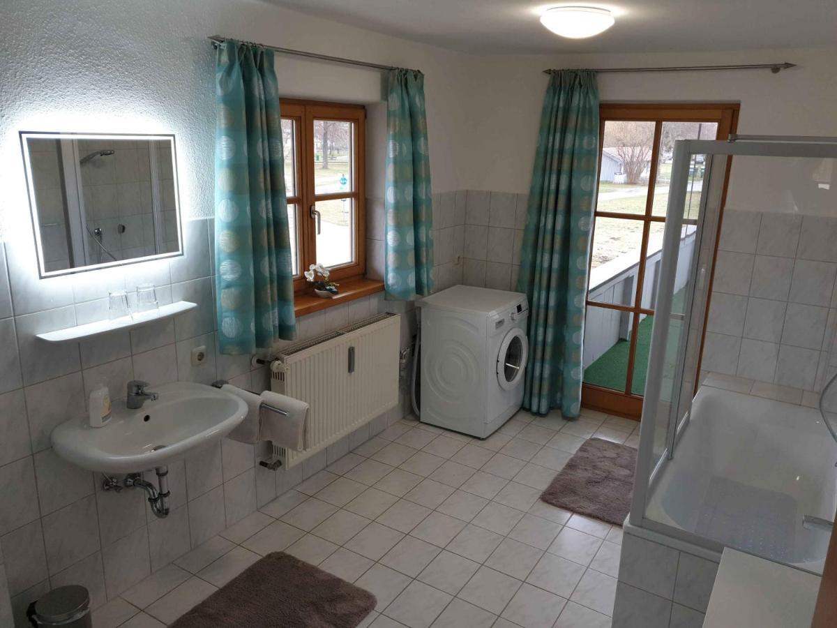 Ferienwohnungen Haus Am See Бернау ам Кимзе Екстериор снимка