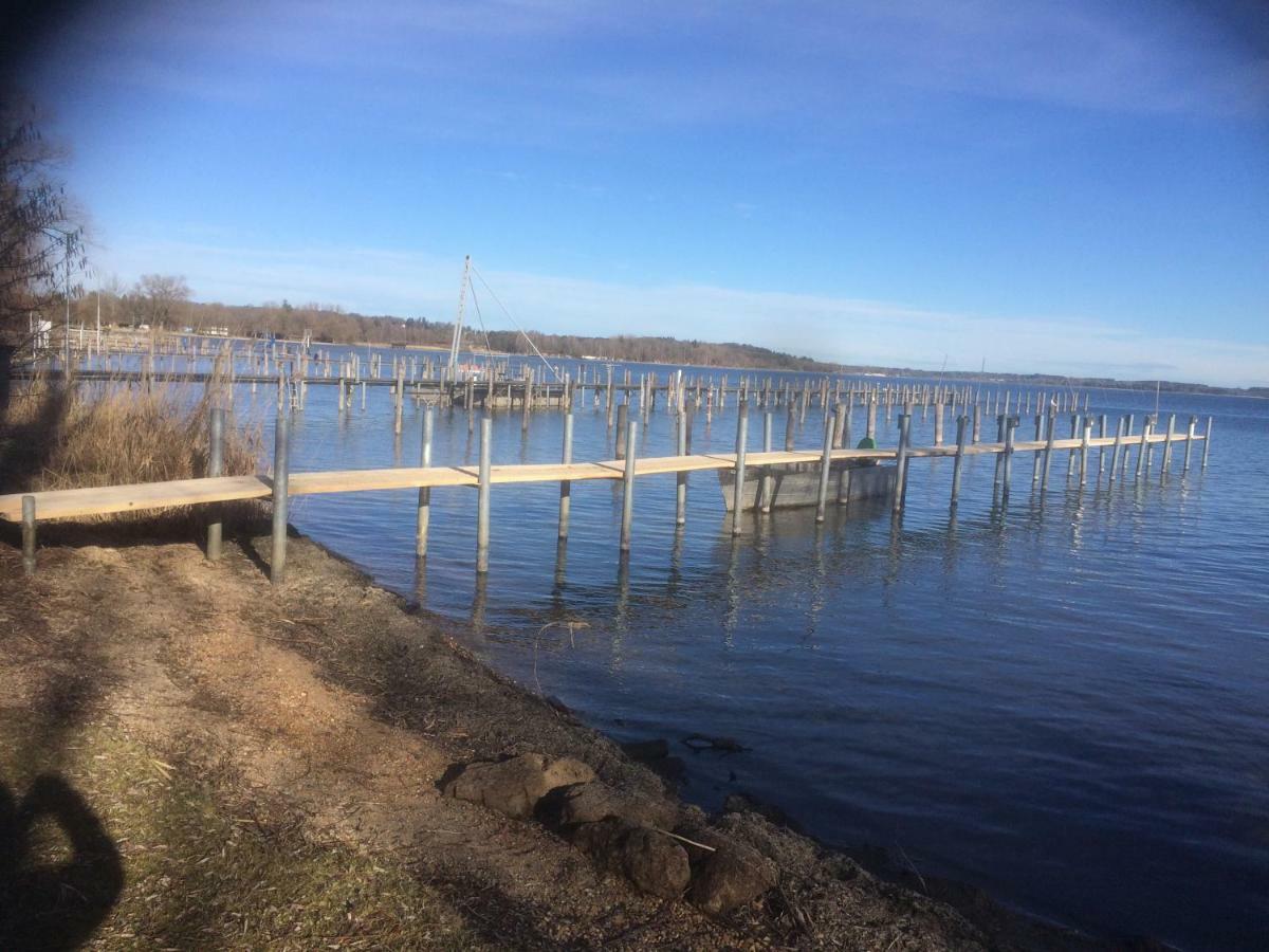 Ferienwohnungen Haus Am See Бернау ам Кимзе Екстериор снимка
