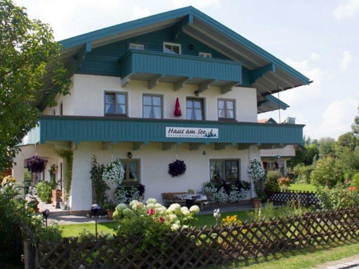 Ferienwohnungen Haus Am See Бернау ам Кимзе Екстериор снимка