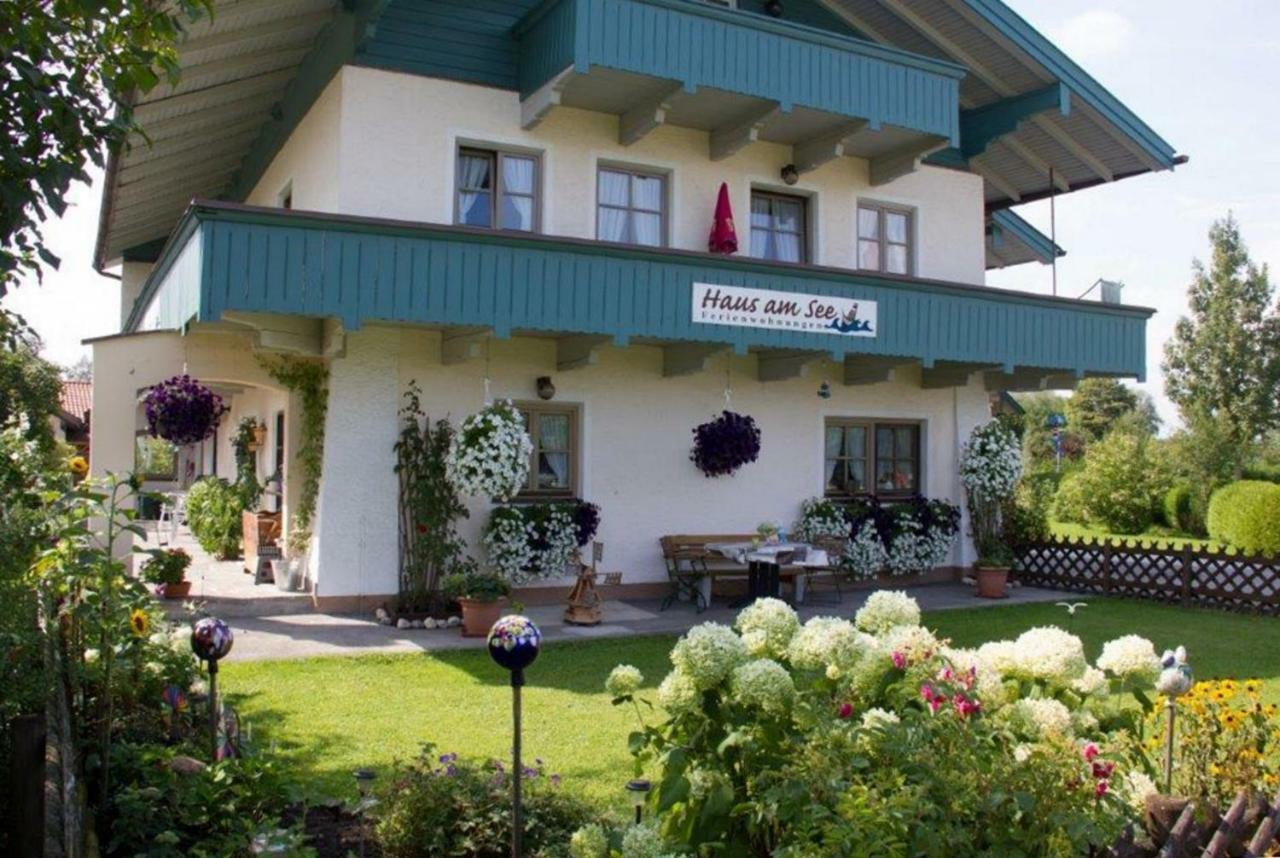 Ferienwohnungen Haus Am See Бернау ам Кимзе Екстериор снимка